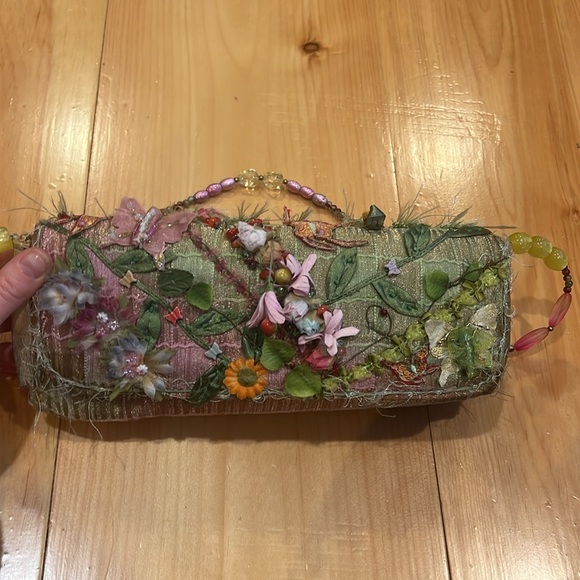 Mary Frances retired butterfly floral appliqué bag - Picture 3 of 6